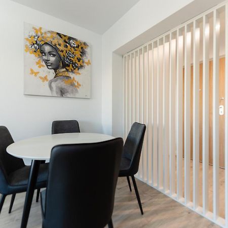 Vanda - Park-View Apartment With Private Balcony Бухарест Экстерьер фото