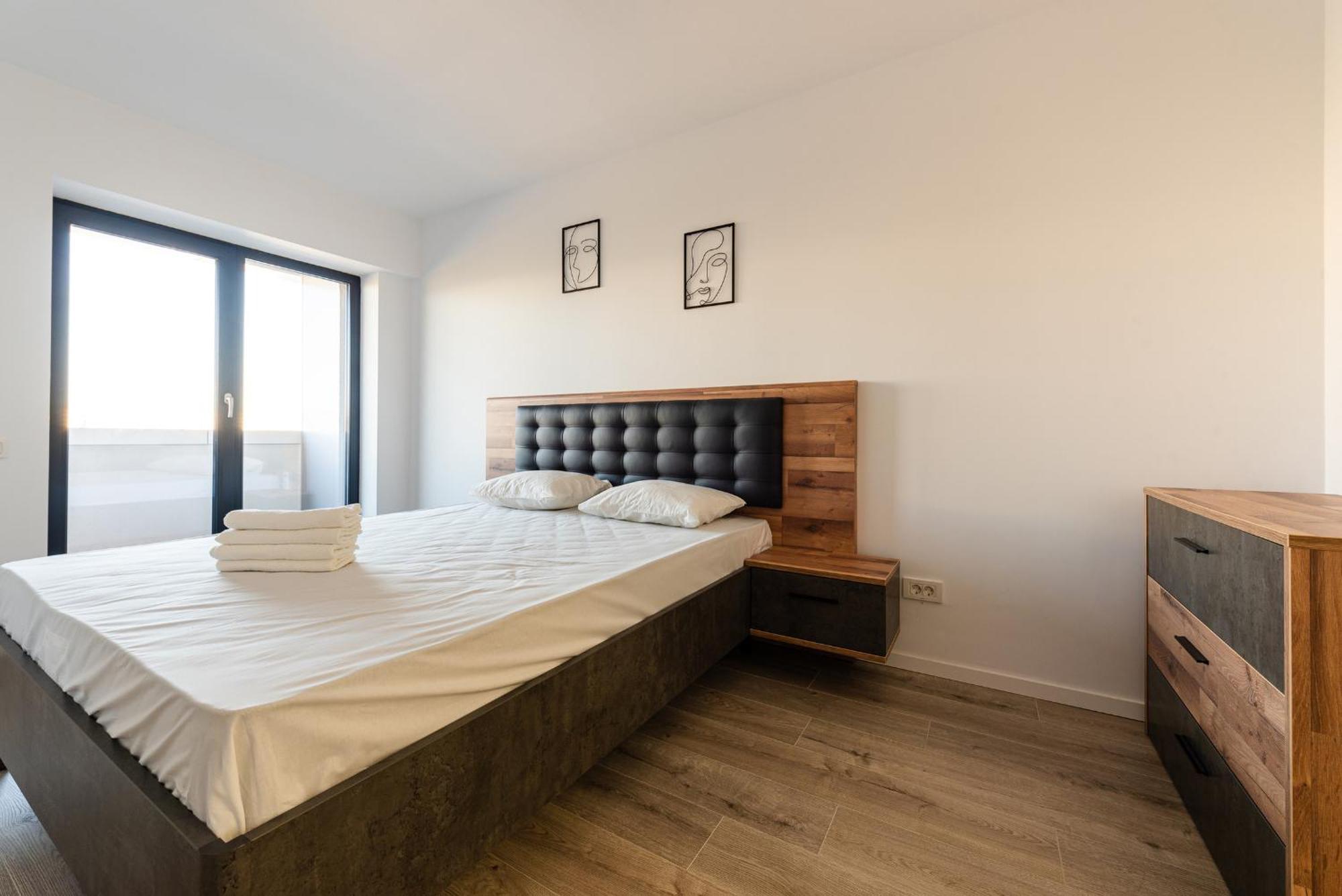 Vanda - Park-View Apartment With Private Balcony Бухарест Экстерьер фото